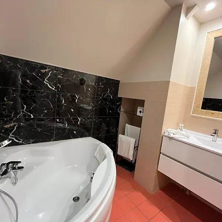 Le Manoir De La Poterie & Hotell 4*