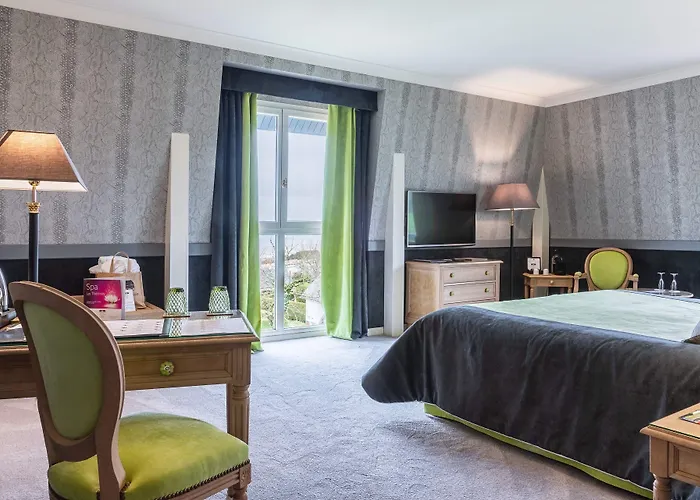 Le Manoir De La Poterie & Hotel 4*