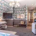 Le Manoir De La Poterie & Hotel 4*