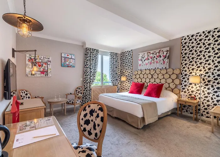 Отель Le Manoir De La Poterie & 4*